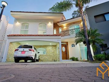 BAJA DE PRECIO !!!Casa en Venta  en Virreyes Residencial (Recorrido Virtual)