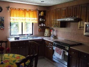 Casa en Cacalomacán con departamento y cancha de frontón, Haz Realidad el hog...