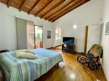 CASA SECTOR EL TESORO EN UNA SUPER UBICACION