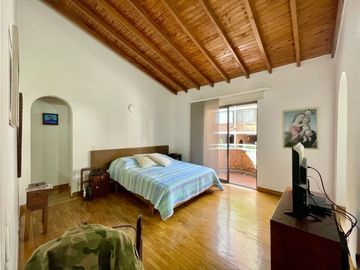 CASA SECTOR EL TESORO EN UNA SUPER UBICACION