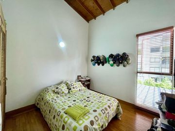 CASA SECTOR EL TESORO EN UNA SUPER UBICACION