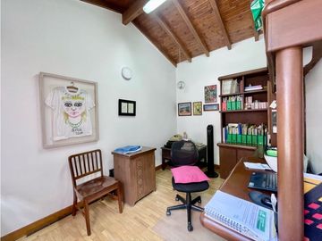CASA SECTOR EL TESORO EN UNA SUPER UBICACION