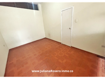 VENDO CASA GRANDE EN EL CENTRO  CON 2 APARTAMENTOS Y 1 OFICINA