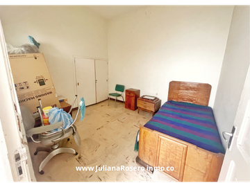 VENDO CASA GRANDE EN EL CENTRO  CON 2 APARTAMENTOS Y 1 OFICINA