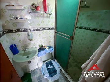 Casa de 3 apartamentos independientes cerca la Fiscalía de Pereira