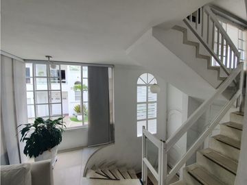 LINDA Y AMPLIA CASA EN VILLA SANTOS-DUPLEX- CASA 1
