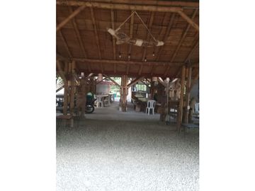 SE VENDE LOTE COMERCIAL CON COSTRUCCIÓN