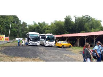 SE VENDE LOTE COMERCIAL CON COSTRUCCIÓN