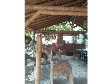 SE VENDE LOTE COMERCIAL CON COSTRUCCIÓN