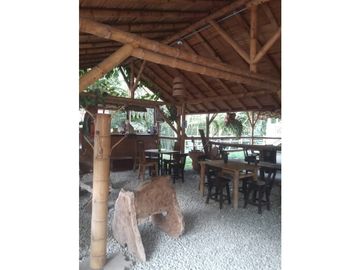 SE VENDE LOTE COMERCIAL CON COSTRUCCIÓN