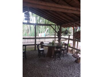SE VENDE LOTE COMERCIAL CON COSTRUCCIÓN