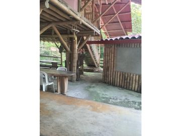 SE VENDE LOTE COMERCIAL CON COSTRUCCIÓN