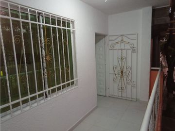 Hermosa Casa Bifamiliar de 2 pisos en Gaira 005