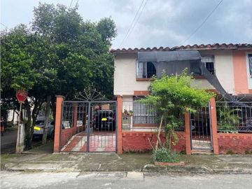 Casa para la venta en la ciudad de Cali barrio Melendez esquinera