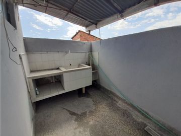 Barrio Fátima - Casa esquinera bifamiliar remodelada en venta Palmira