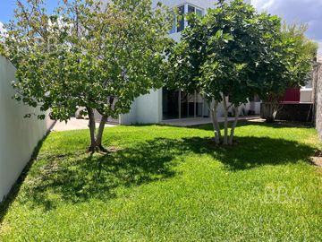 CASA EN VENTA EN CANTERA DEL PEDREGAL CON RECAMARA EN PLANTA BAJA