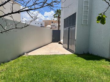 CASA EN VENTA EN CANTERA DEL PEDREGAL CON RECAMARA EN PLANTA BAJA