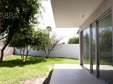 CASA EN VENTA EN CANTERA DEL PEDREGAL CON RECAMARA EN PLANTA BAJA