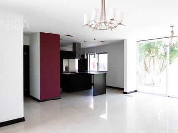 CASA EN VENTA EN CANTERA DEL PEDREGAL CON RECAMARA EN PLANTA BAJA