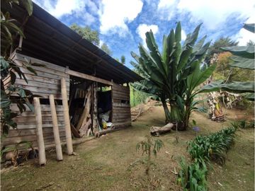 casa, finca en Medellín, santa Elena, rodeada de Naturaleza