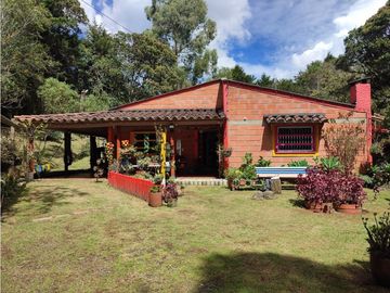 casa, finca en Medellín, santa Elena, rodeada de Naturaleza
