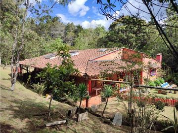 casa, finca en Medellín, santa Elena, rodeada de Naturaleza