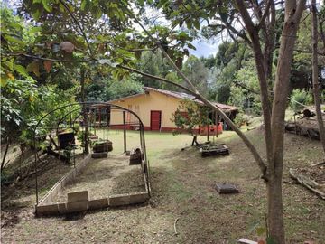 casa, finca en Medellín, santa Elena, rodeada de Naturaleza