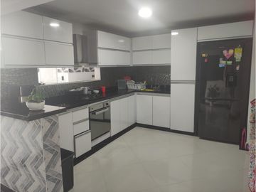 Se Vende o Permuta Espectacular Casa en Ibagué por Finca en Risaralda.