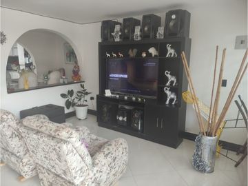 Se Vende o Permuta Espectacular Casa en Ibagué por Finca en Risaralda.