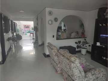 Se Vende o Permuta Espectacular Casa en Ibagué por Finca en Risaralda.