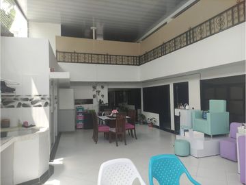 Se Vende o Permuta Espectacular Casa en Ibagué por Finca en Risaralda.
