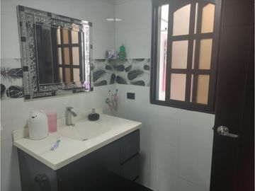 Se Vende o Permuta Espectacular Casa en Ibagué por Finca en Risaralda.