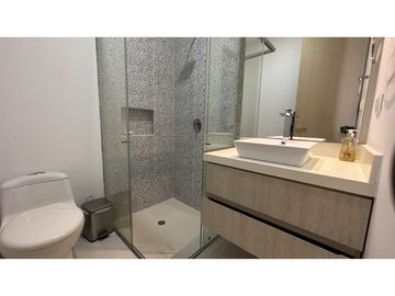 SE VENDE CASA CERCA AL CENTRO COMERCIAL VIVA