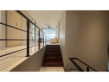 SE VENDE CASA CERCA AL CENTRO COMERCIAL VIVA