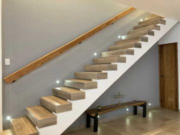 VENDO HERMOSA CASA DUPLEX EN PUNTA ROCA