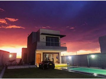 VENDO HERMOSA CASA DUPLEX EN PUNTA ROCA
