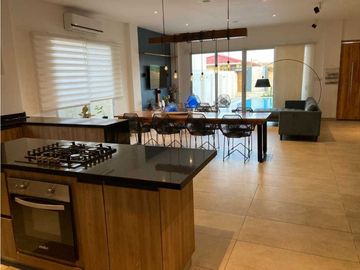 VENDO HERMOSA CASA DUPLEX EN PUNTA ROCA