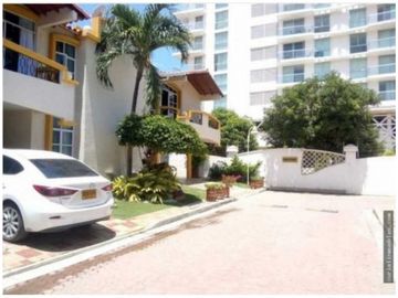 Casa de 2 pisos de oportunidad en conjunto cerrado, Rodadero reservado