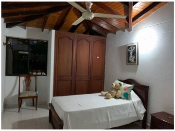 Amplia casa de 2 pisos 190m2 en conjunto cerrado, Bavaria