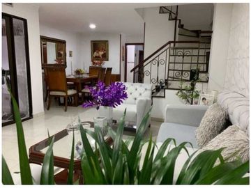 Amplia casa de 2 pisos 190m2 en conjunto cerrado, Bavaria