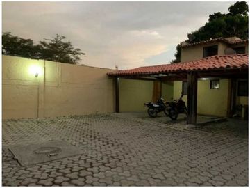 Amplia casa de 2 pisos 190m2 en conjunto cerrado, Bavaria