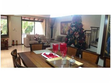 Hermosa casa de 2 pisos 180m2 en conjunto cerrado, Bavaria reservado.