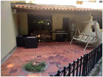 Hermosa casa de 2 pisos 180m2 en conjunto cerrado, Bavaria reservado.