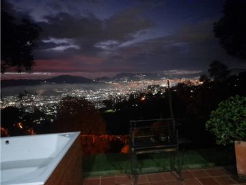 SE ARRIENDA CASA CAMPESTRE EN ENVIGADO - EL ESCOBERO