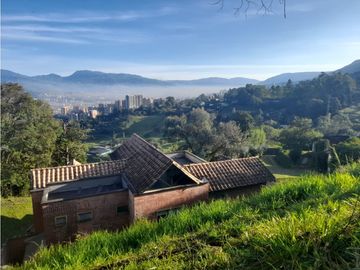 SE ARRIENDA CASA CAMPESTRE EN ENVIGADO - EL ESCOBERO
