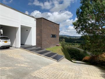 Venta de Casa Campestre En Unidad Cerrada via San Antonio la Ceja