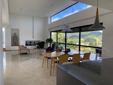 Venta de Casa Campestre En Unidad Cerrada via San Antonio la Ceja