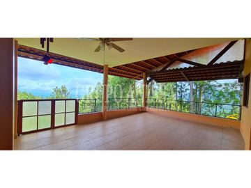 Se Vende Hermosa y Amplia Casa en Altos del Maria