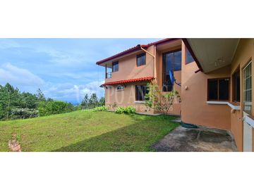 Se Vende Hermosa y Amplia Casa en Altos del Maria