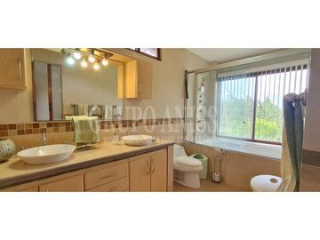Se Vende Hermosa y Amplia Casa en Altos del Maria